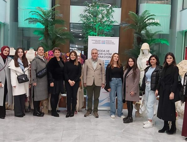 İstanbul Kültür Üniversitesi Tekstil ve Moda Tasarımı Bölümü Öğrencileri Rapsodi’yi Ziyaret Etti